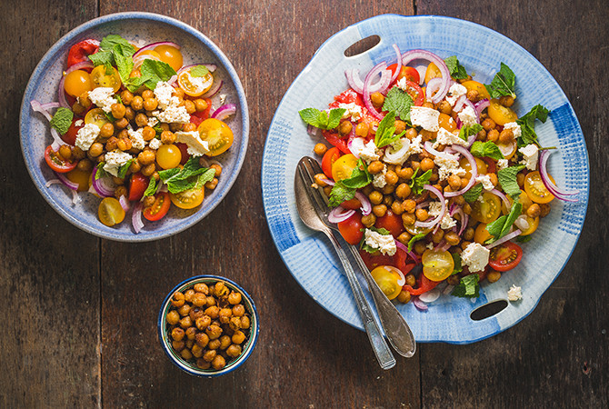 Tomatensalade met geroosterde Kikkererwten